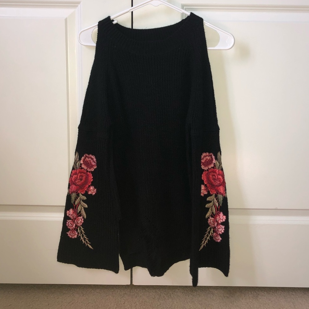 Black and Embroidered Rose Frayed Sweater